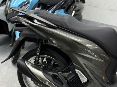 Alternative view of SH 150 Abs (Hồ sơ cầm tay)