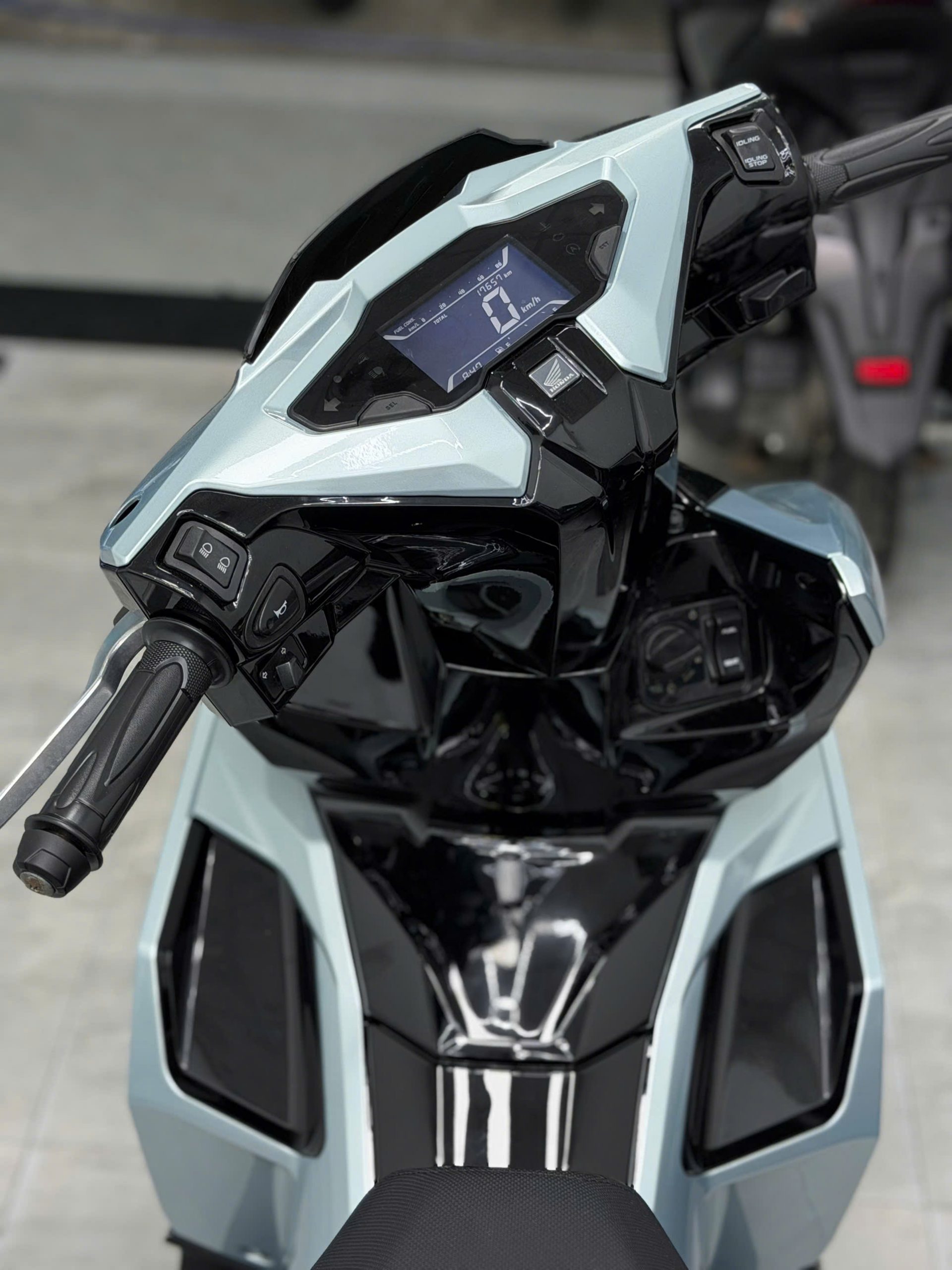 AB 125 up áo xanh tech 2025 lên audi phụt RCB - Ảnh 2