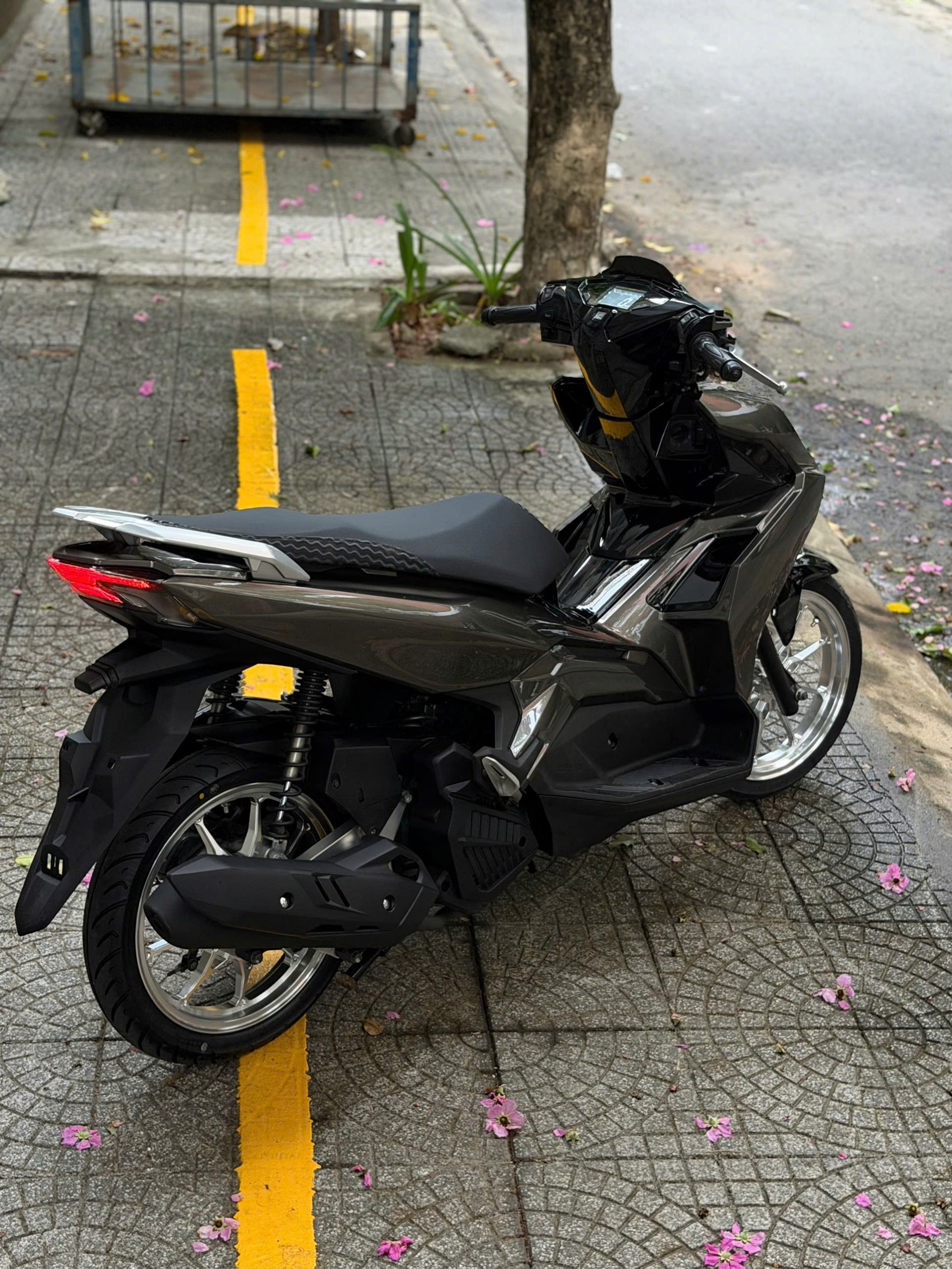 AB 125 zin kiểng nhẹ (Hồ sơ sẵn bấm số ngay) - Ảnh 2