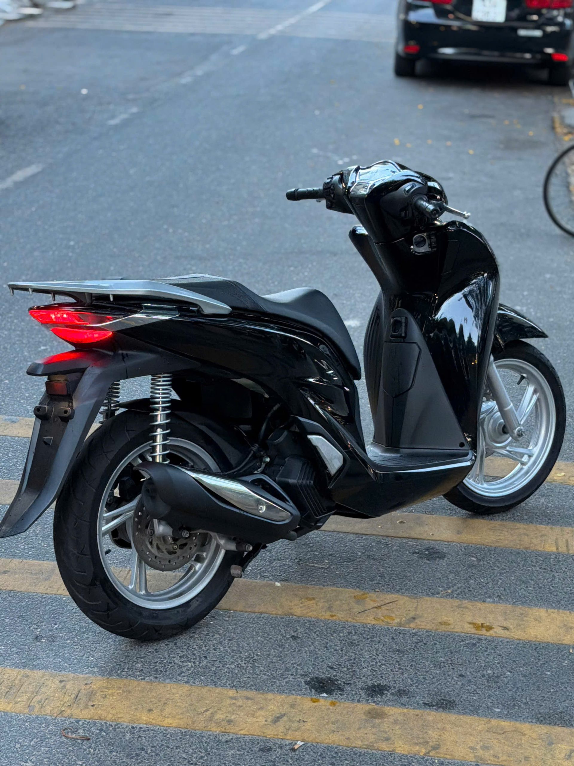SH 125 zin keng đen bóng - Ảnh 4