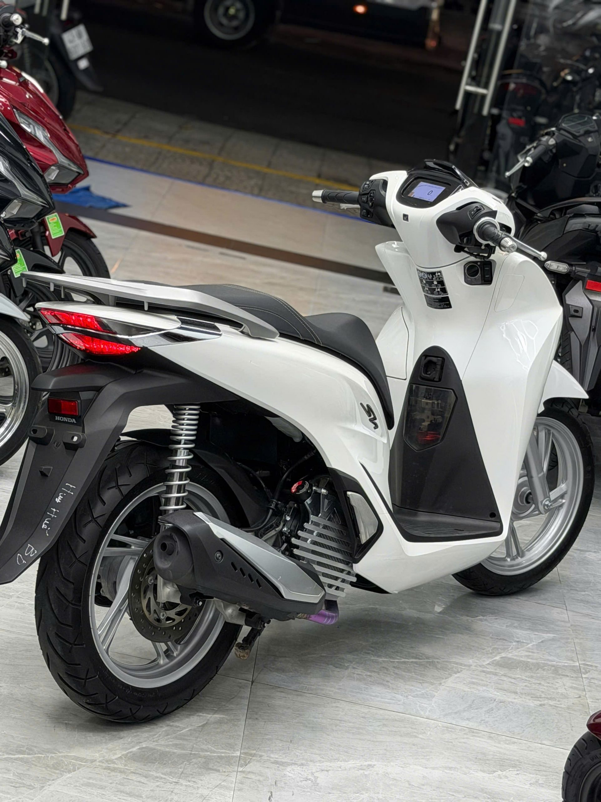 SH 125 mẫu mới siêu keng (Hồ sơ sẵn bấm số ngay) - Ảnh 3