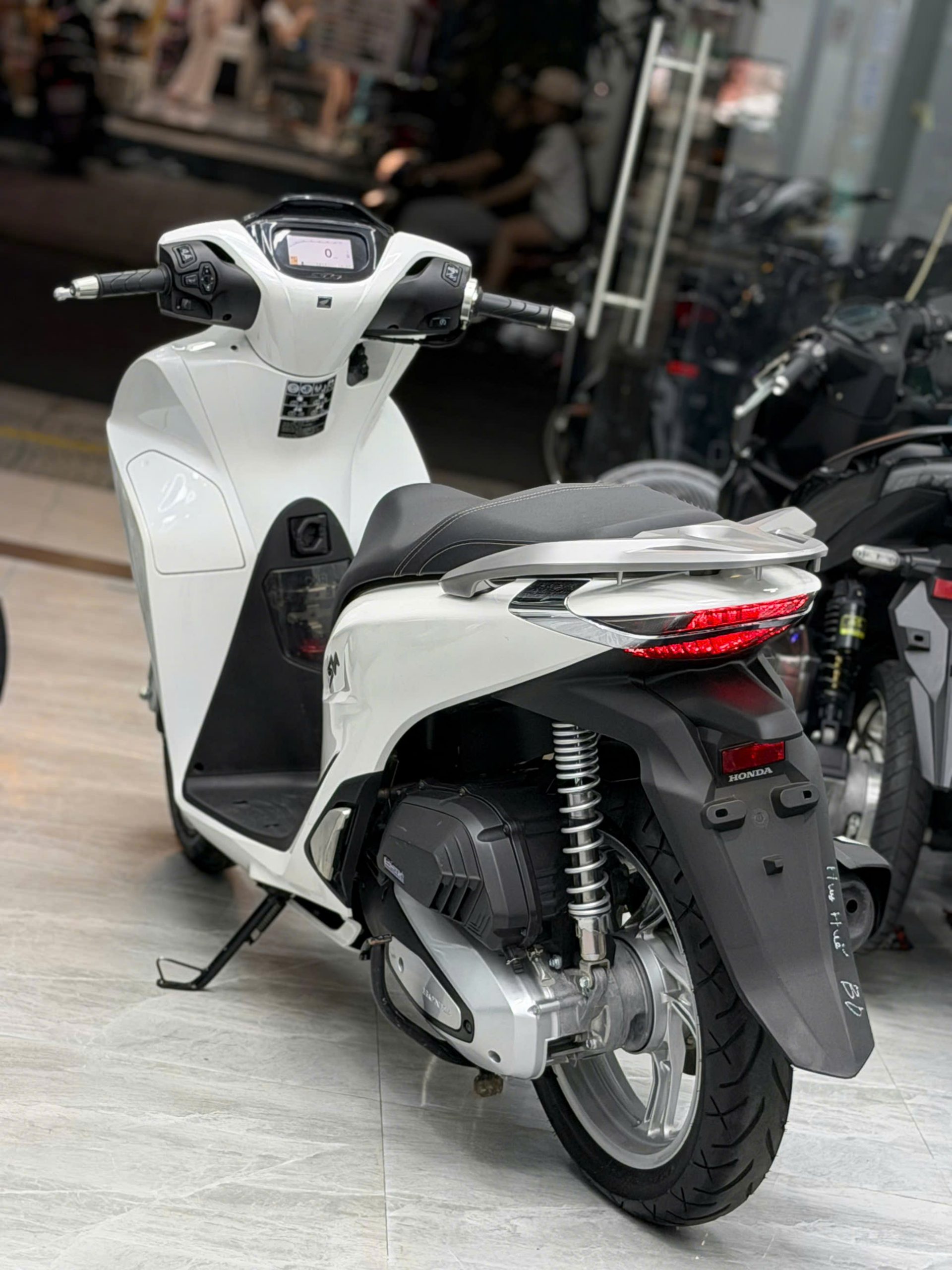 SH 125 mẫu mới siêu keng (Hồ sơ sẵn bấm số ngay) - Ảnh 2