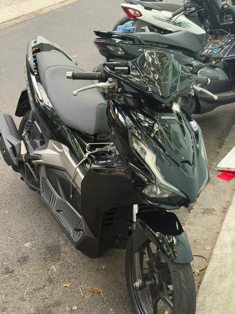 AB 125 đen bóng zin