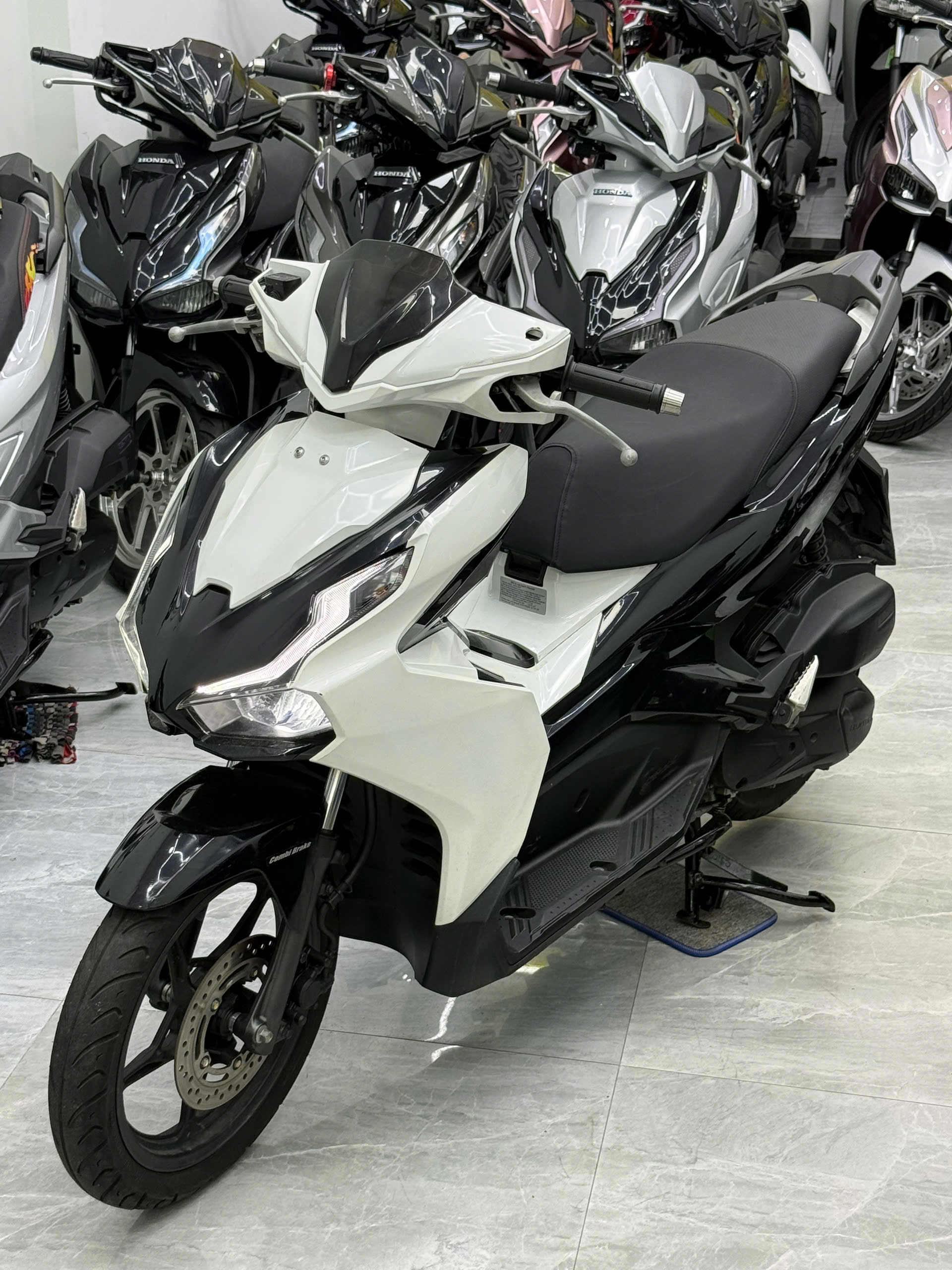 AB 125 zin up trắng đen (Hồ sơ sẵn bấm số ngay)