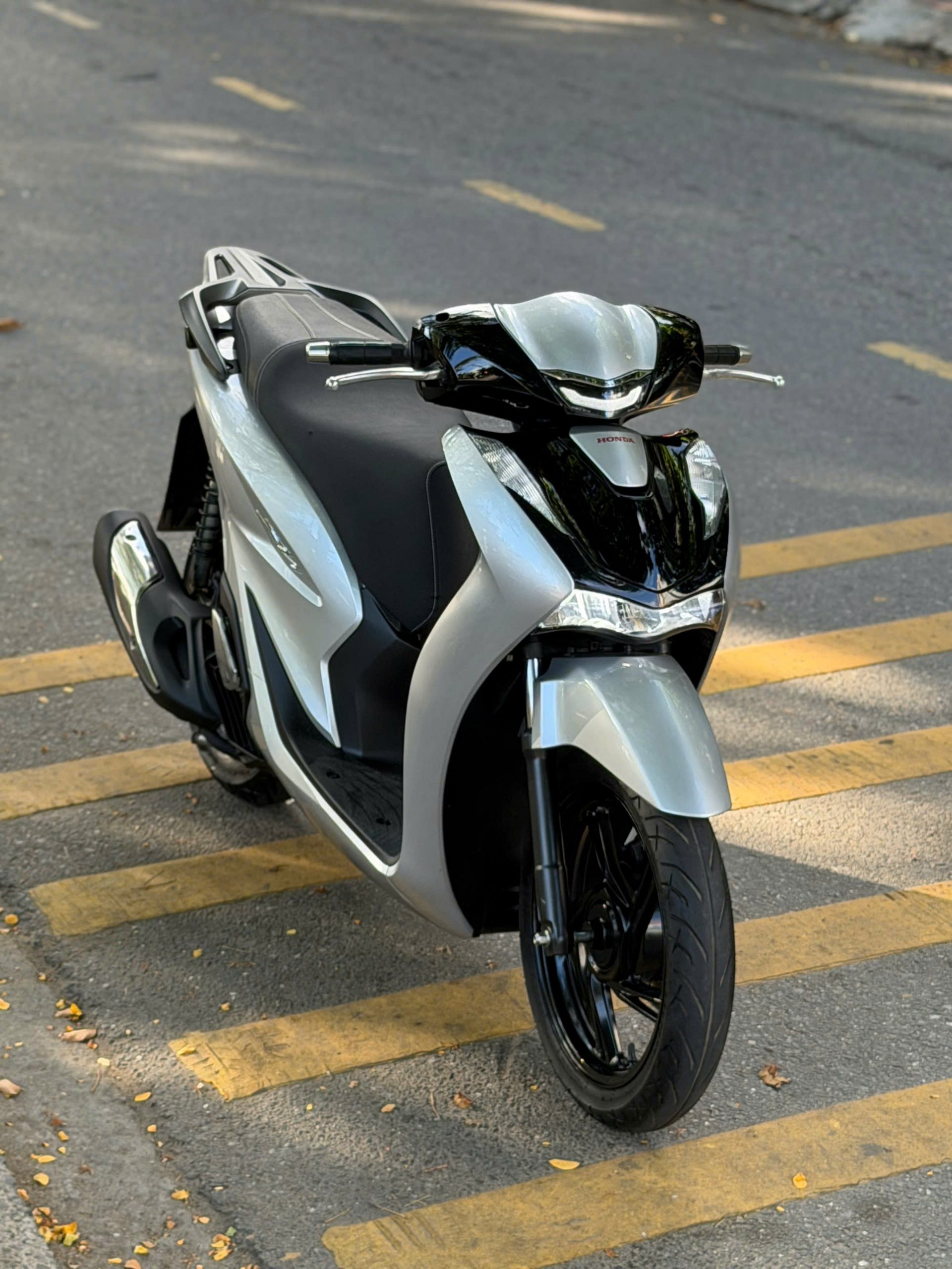 SH 125 bạc porsche (Hồ sơ sẵn bấm số ngay)
