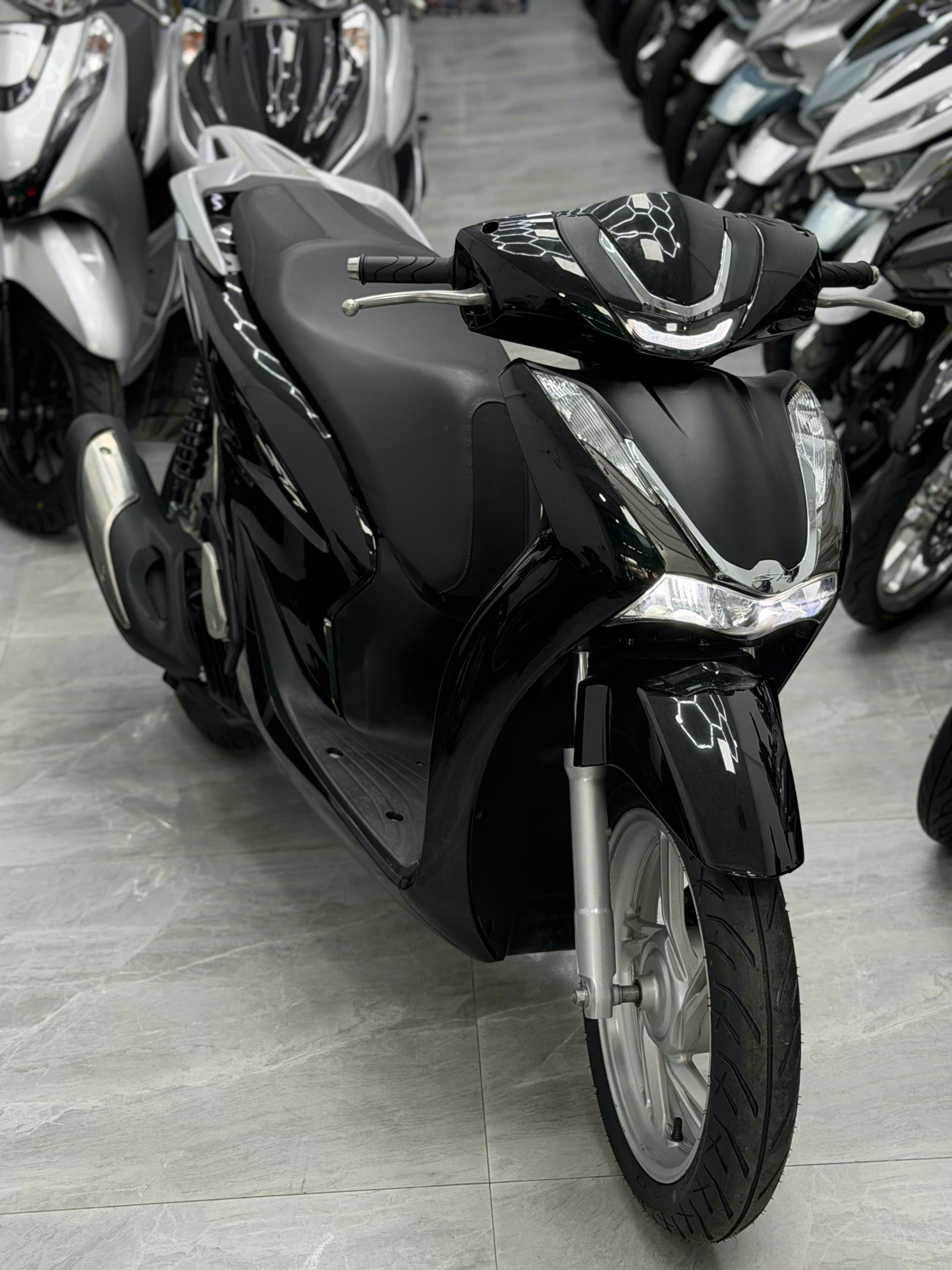 SH 150 zin zin (Hồ sơ sẵn bấm số ngay)
