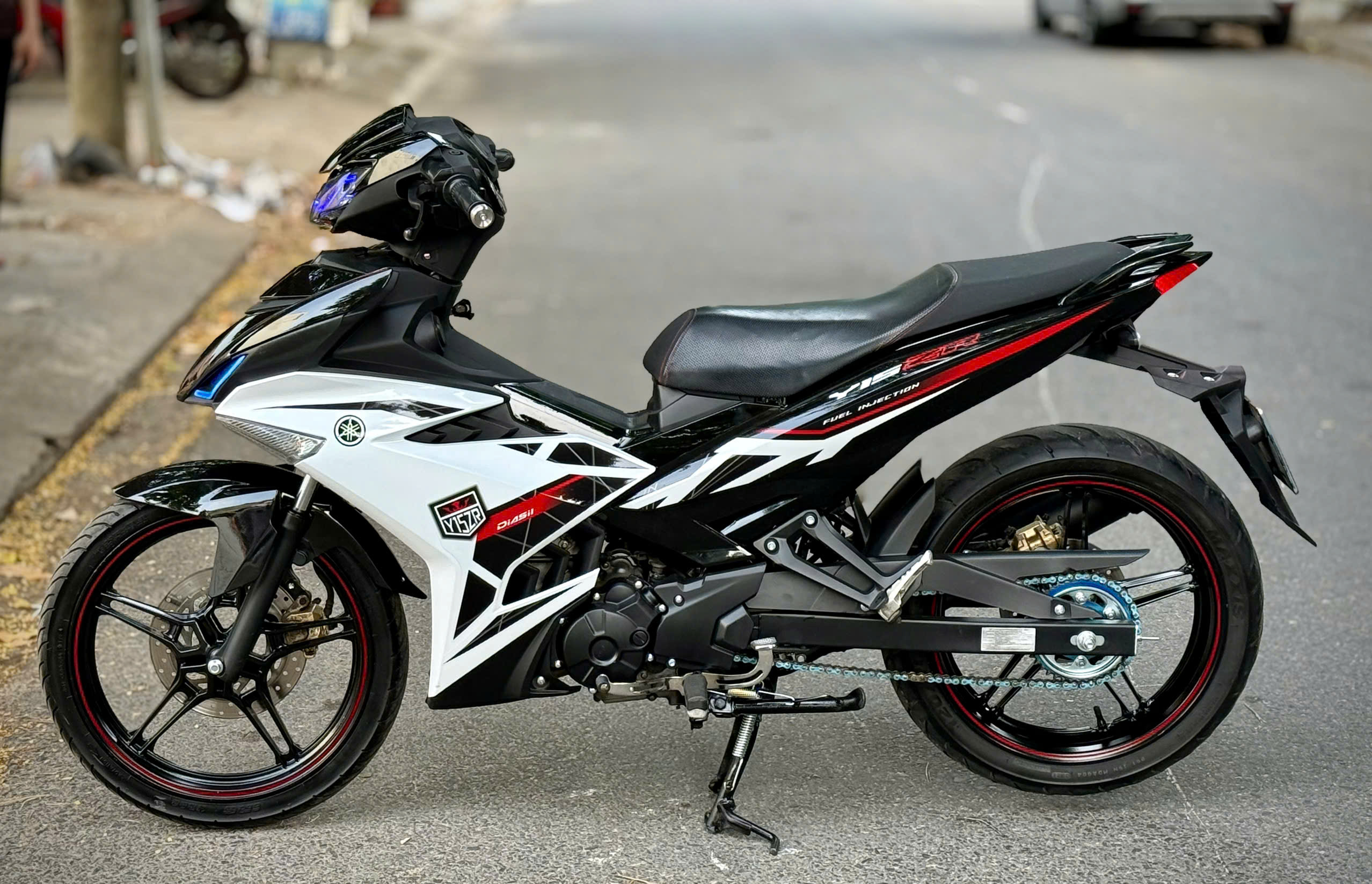Exciter 150 up Y15zr trắng đen - Ảnh 2