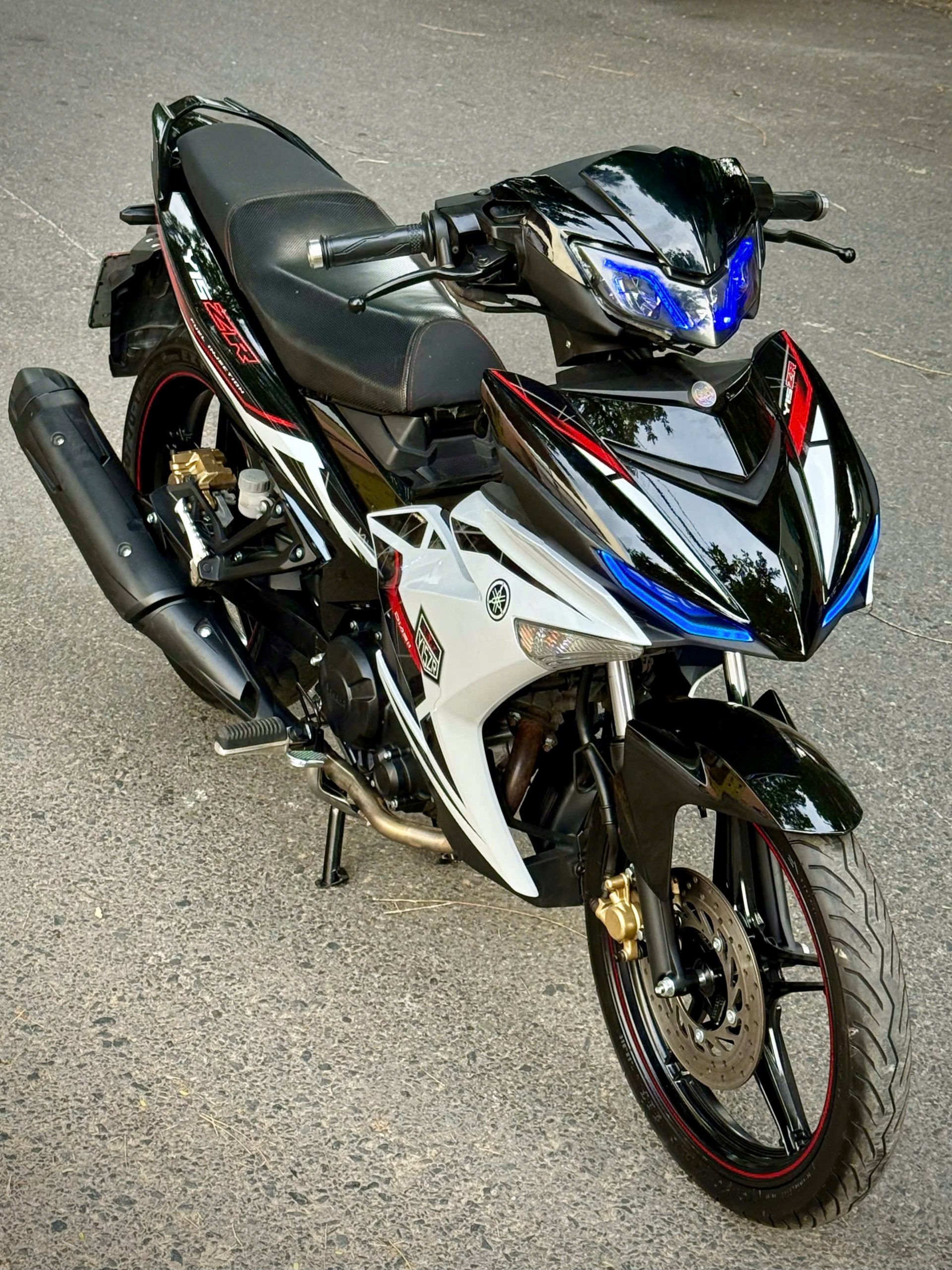 Exciter 150 up Y15zr trắng đen