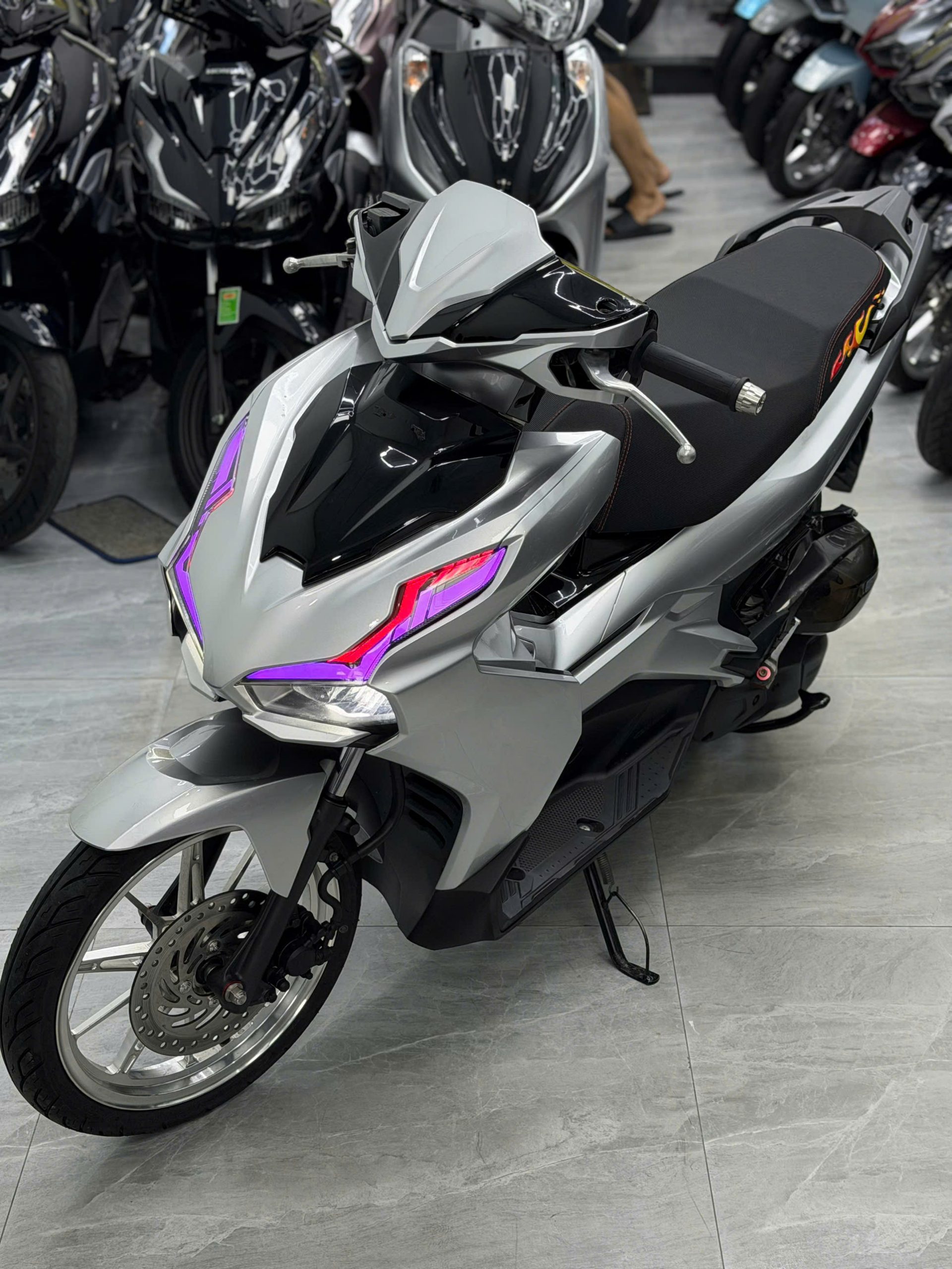 AB 125 zin kiểng (Hồ sơ cầm tay bấm số ngay)